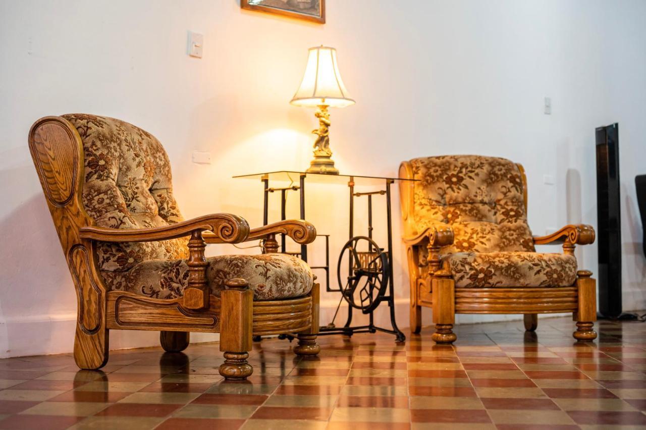 Victoria Hostal *