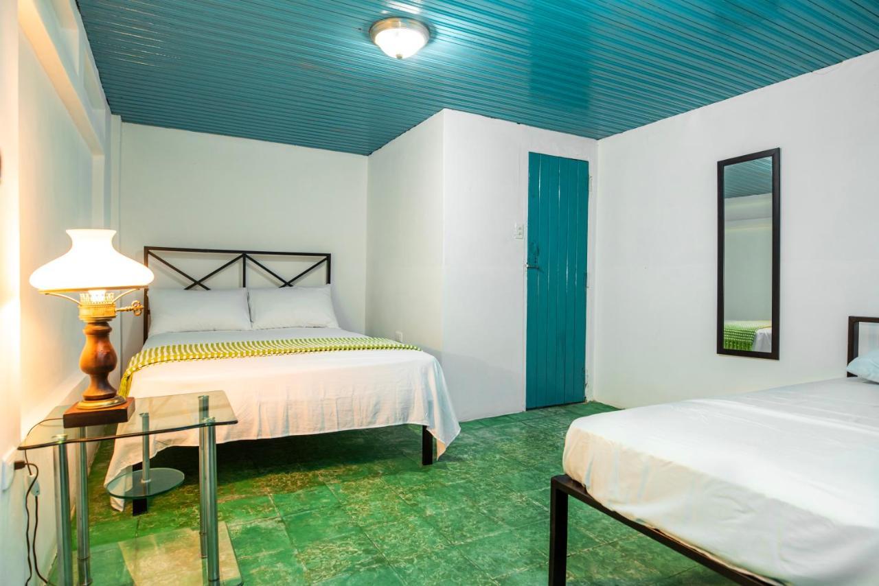 Hostal Victoria *