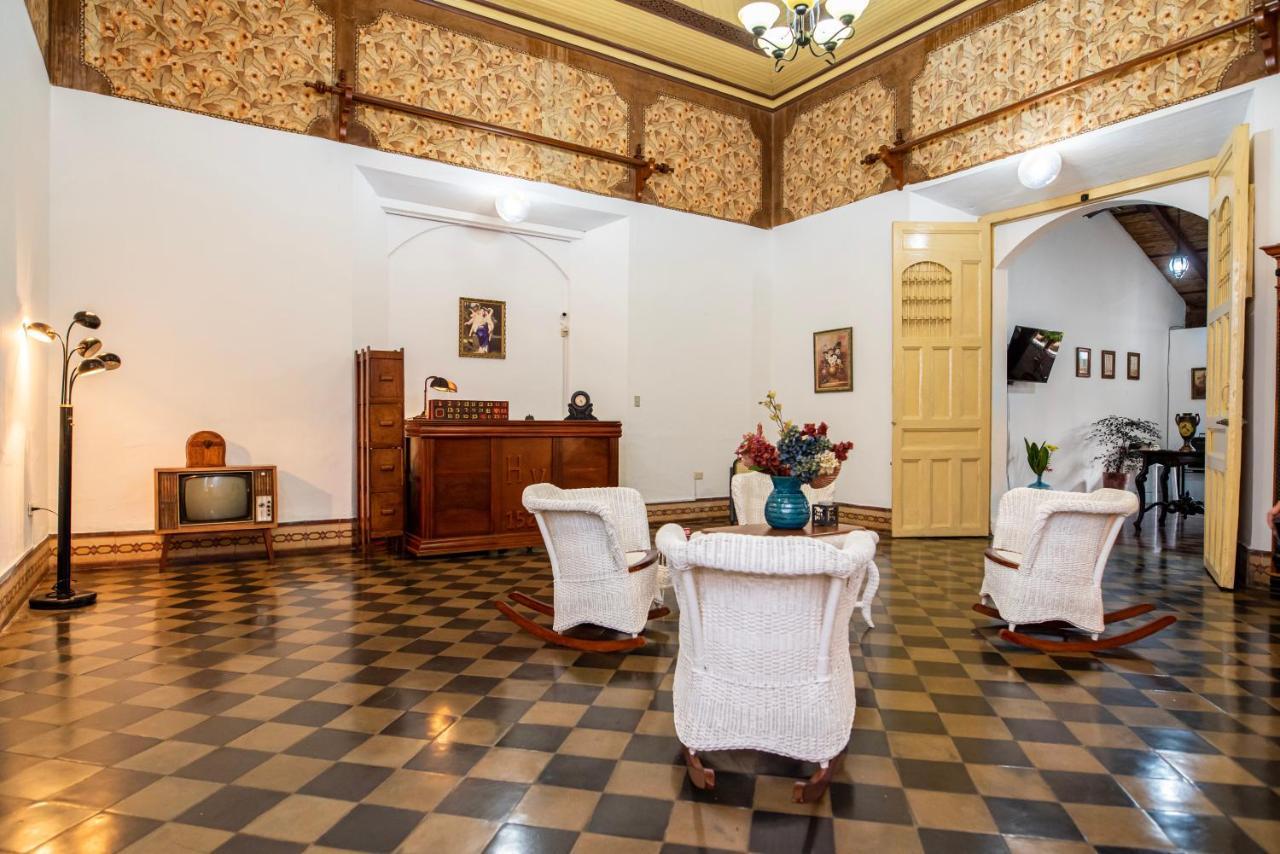 Hostal Victoria *